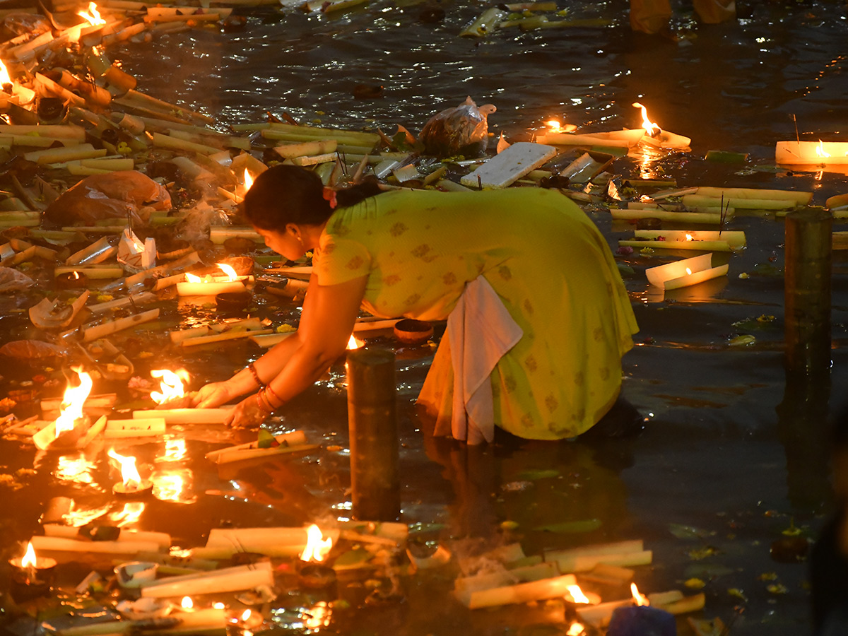 Karthika Pournami 2022 Celebrations Pushkar Ghat Rajahmundry9