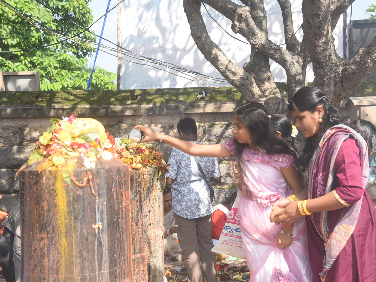Karthika Pournami Celebrations In Thousand Pillar Temple Photos11