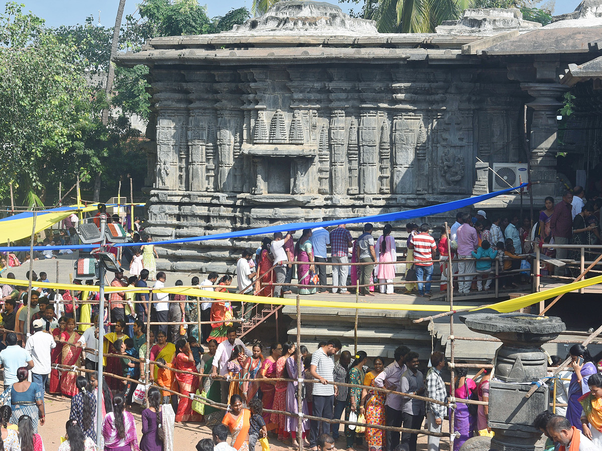 Karthika Pournami Celebrations In Thousand Pillar Temple Photos4