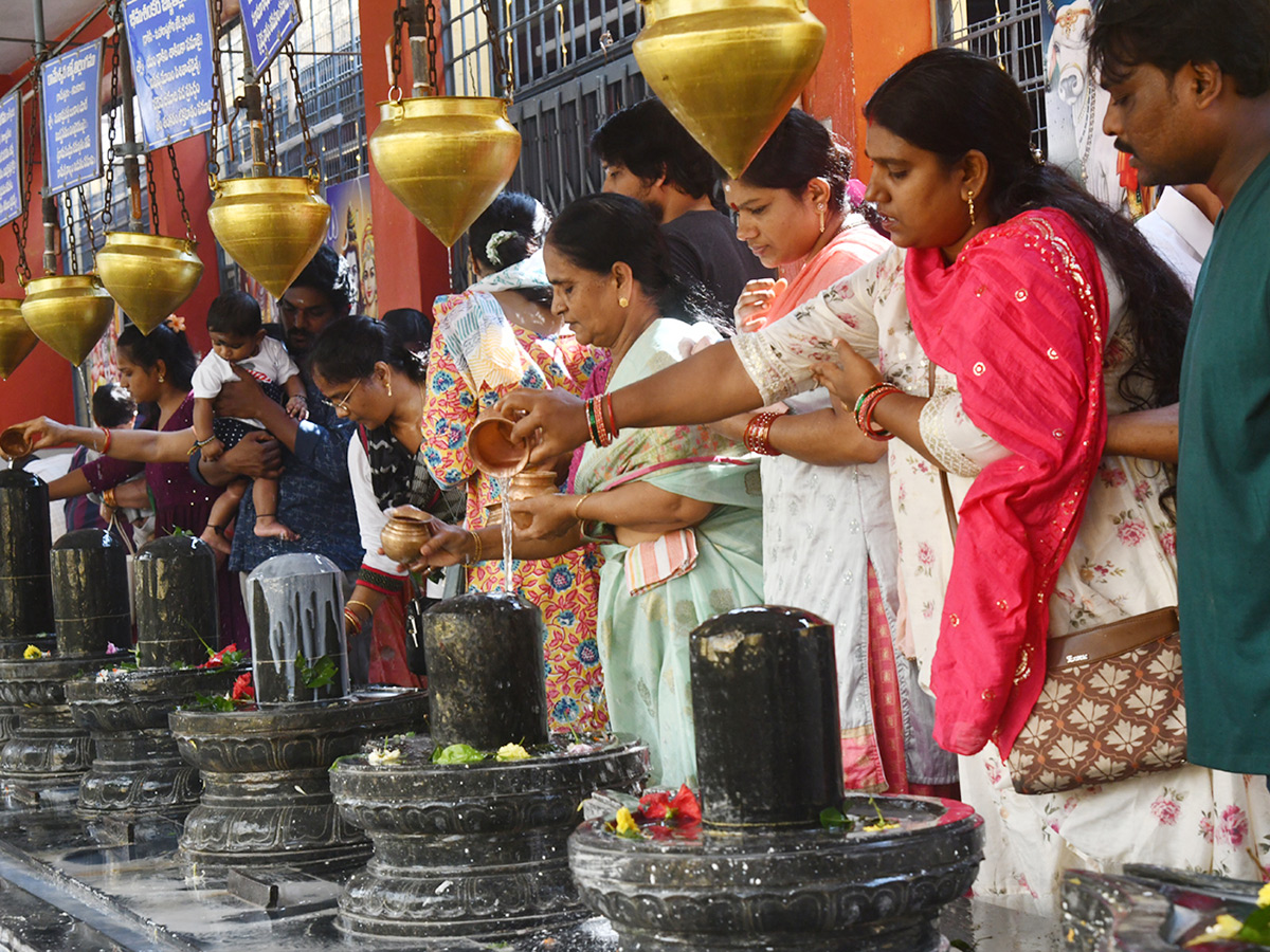 Karthika Pournami Temple Crowded with Devotees Photos10