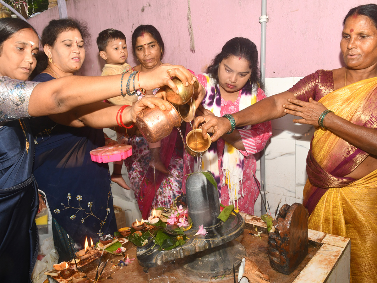 Karthika Pournami Temple Crowded with Devotees Photos13