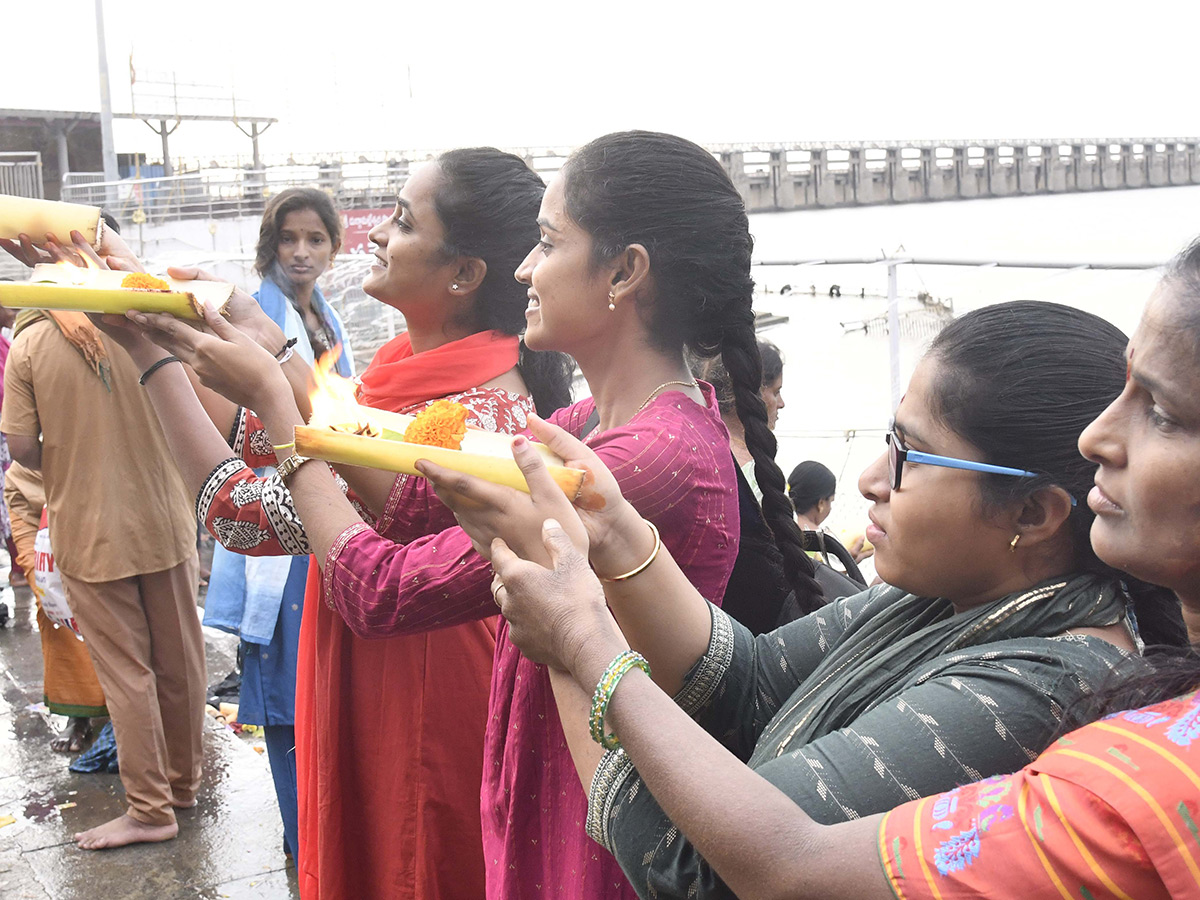 Karthika Pournami Temple Crowded with Devotees Photos14