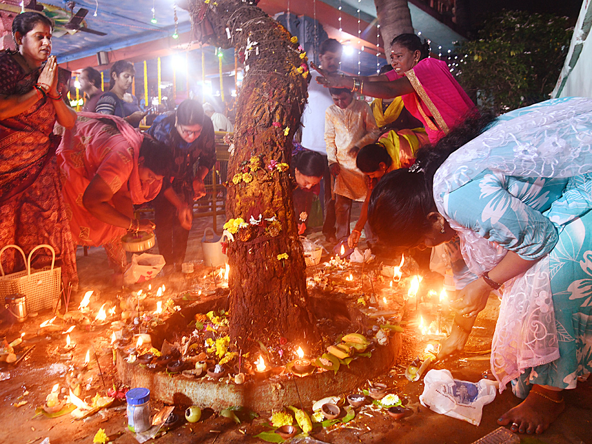 Karthika Pournami Temple Crowded with Devotees Photos18