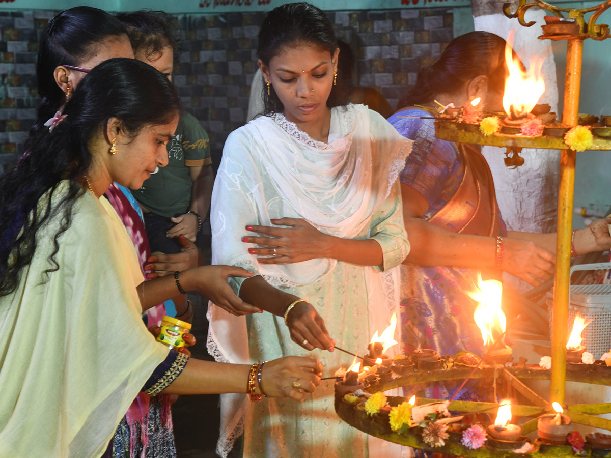 Karthika Pournami Temple Crowded with Devotees Photos19