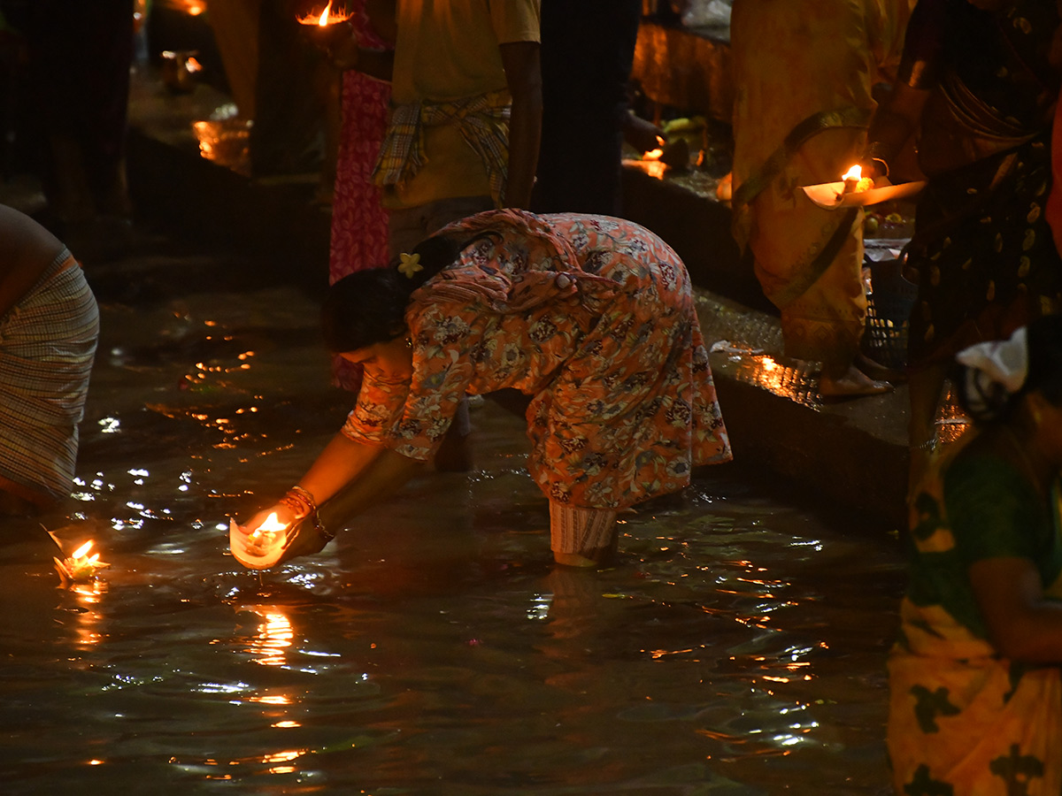 Karthika Pournami Temple Crowded with Devotees Photos2