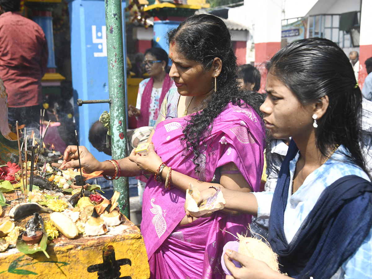 Karthika Pournami Temple Crowded with Devotees Photos24