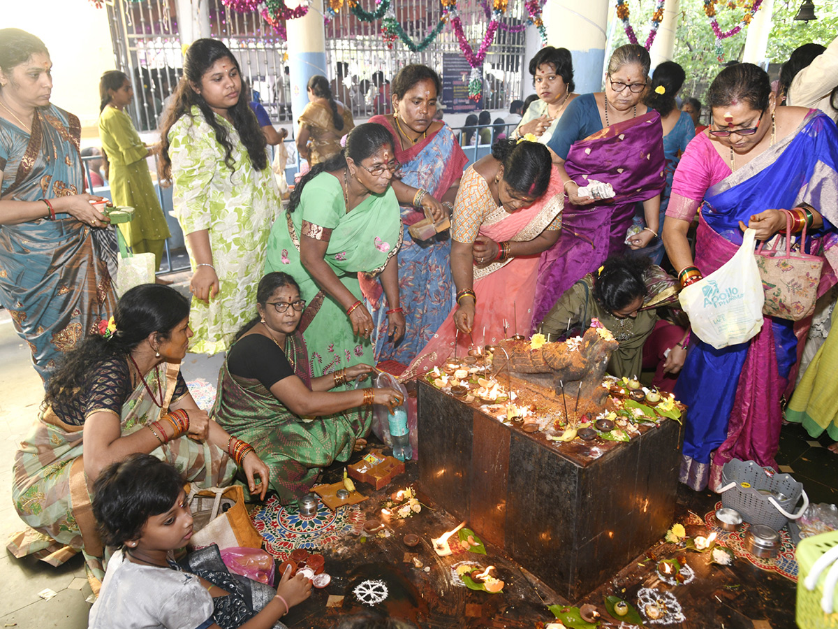 Karthika Pournami Temple Crowded with Devotees Photos29