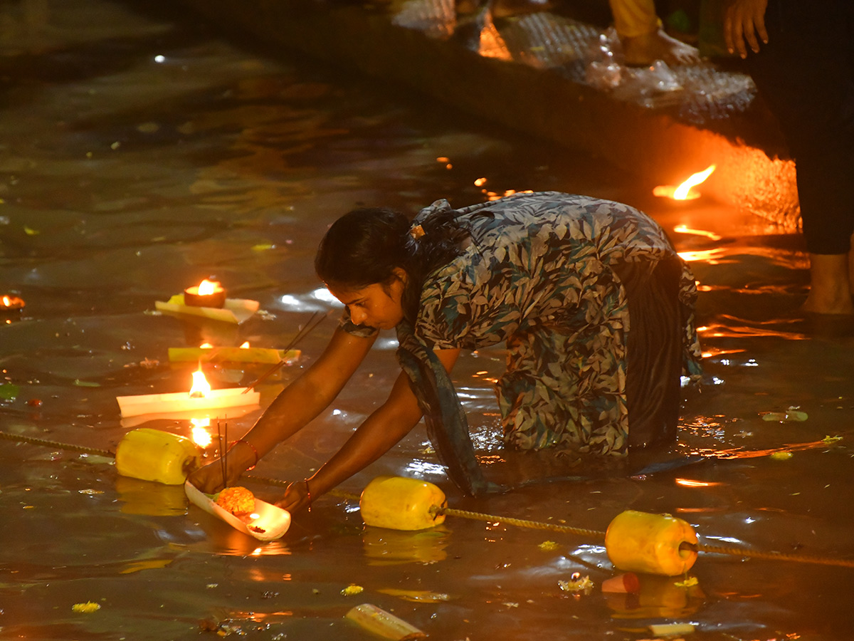 Karthika Pournami Temple Crowded with Devotees Photos3