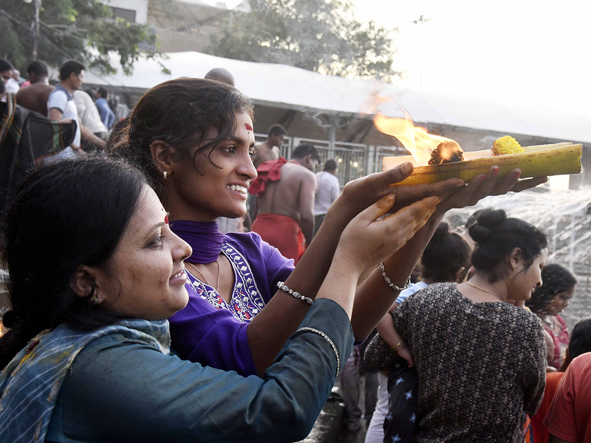 Karthika Pournami Temple Crowded with Devotees Photos30