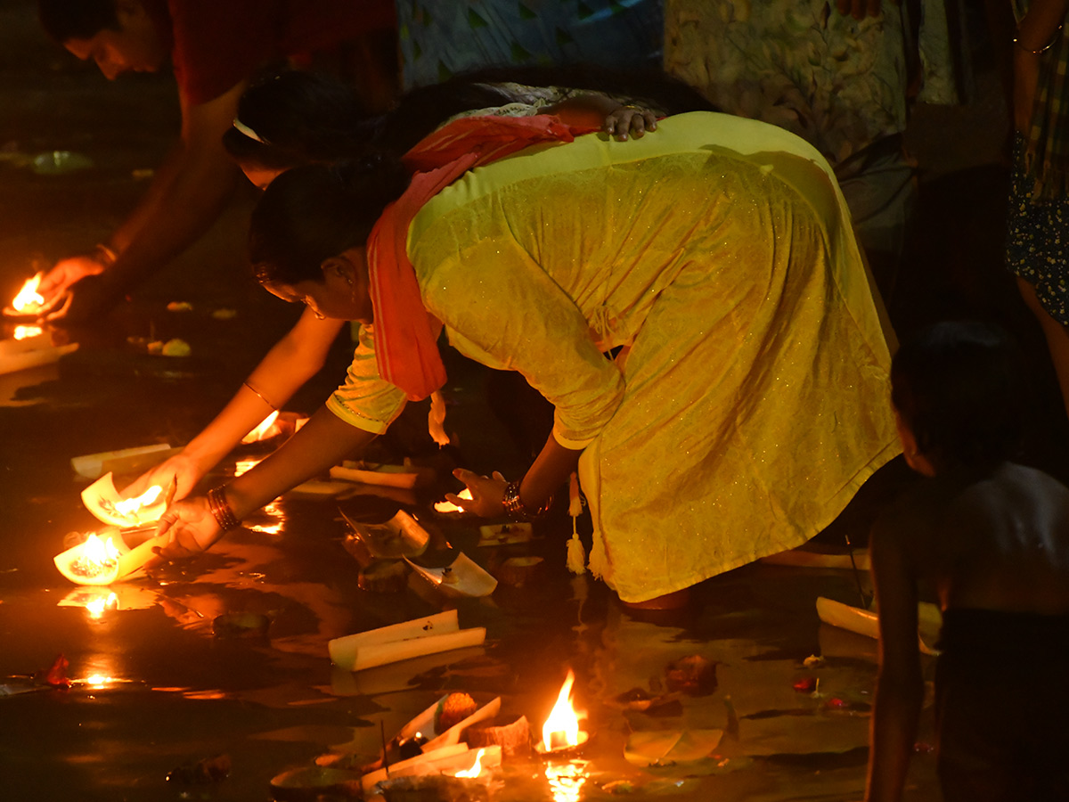 Karthika Pournami Temple Crowded with Devotees Photos4