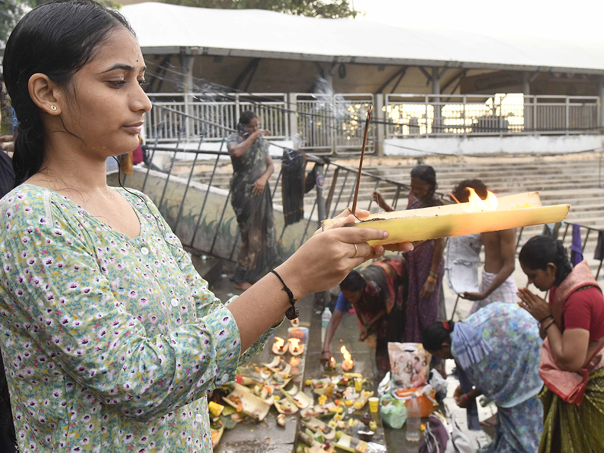Karthika Pournami Temple Crowded with Devotees Photos9