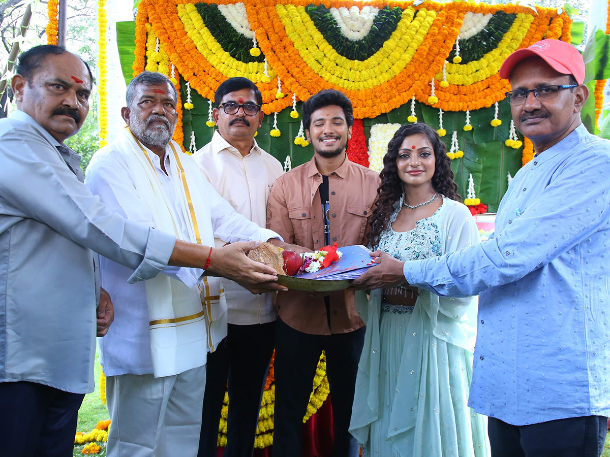 KumbhaMela Fame Monalisa Bhonsle Tollywood Movie Opening15