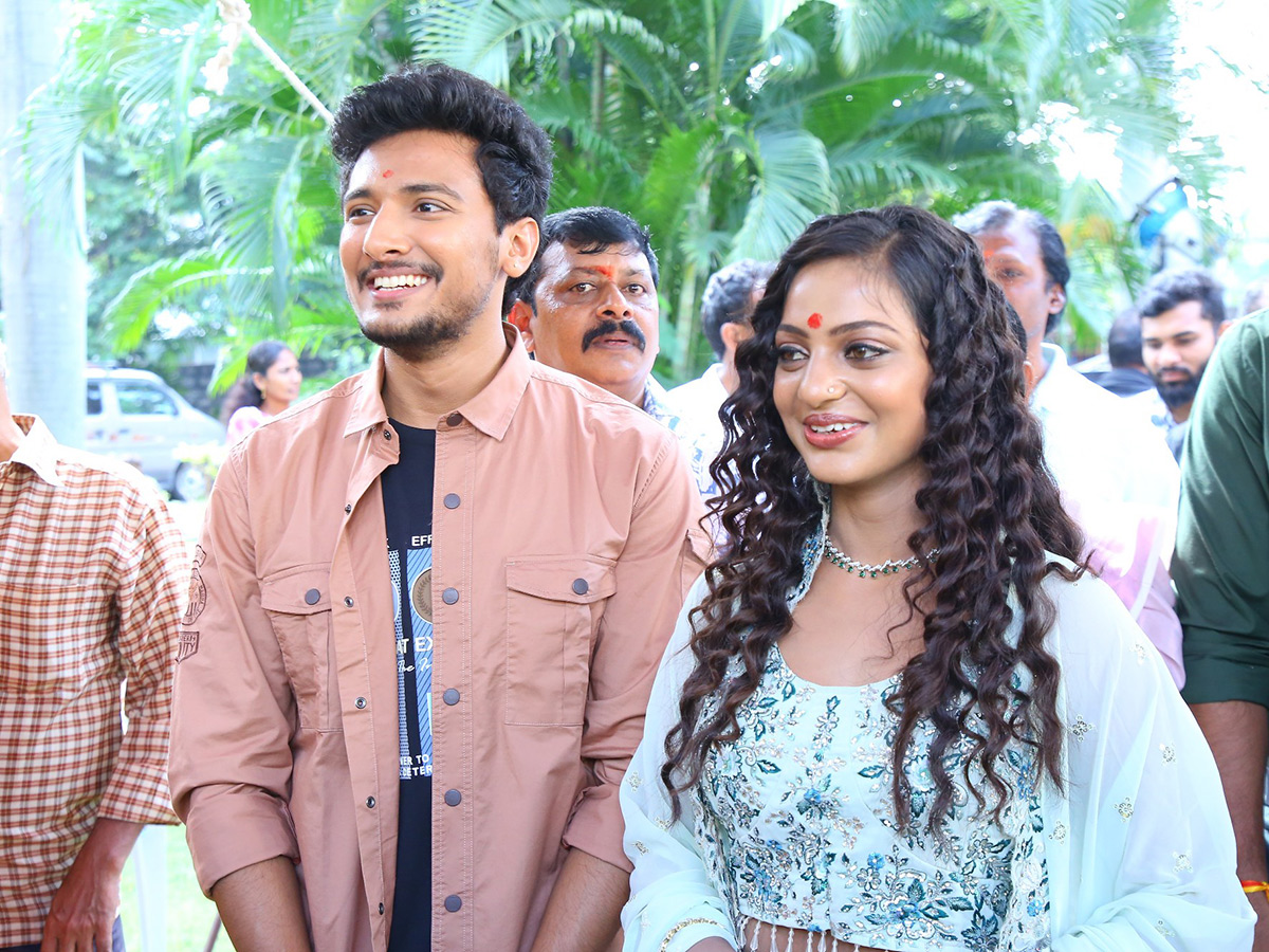 KumbhaMela Fame Monalisa Bhonsle Tollywood Movie Opening9