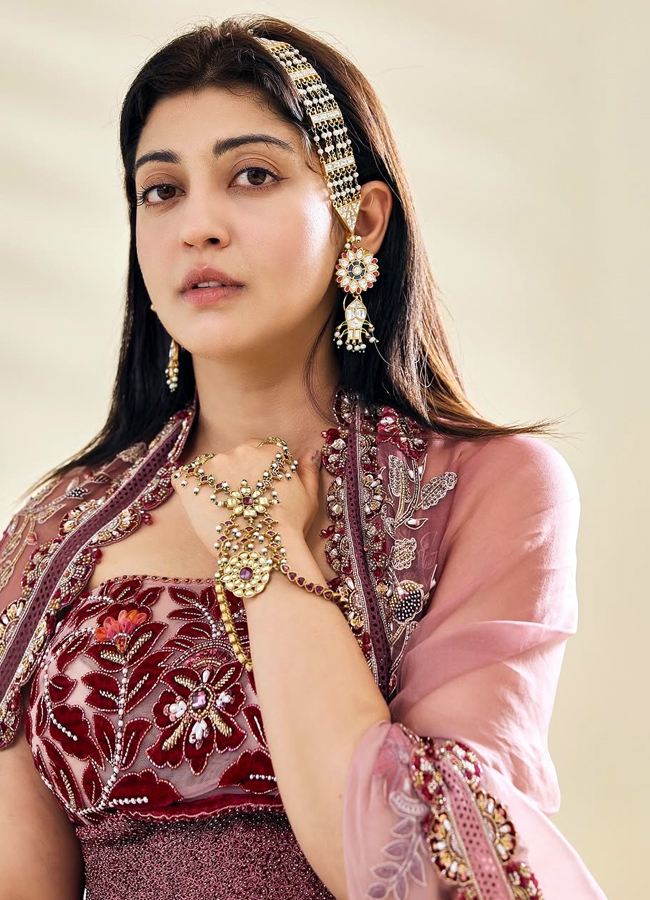 telugu actress Pranitha shines in a green lehenga 11