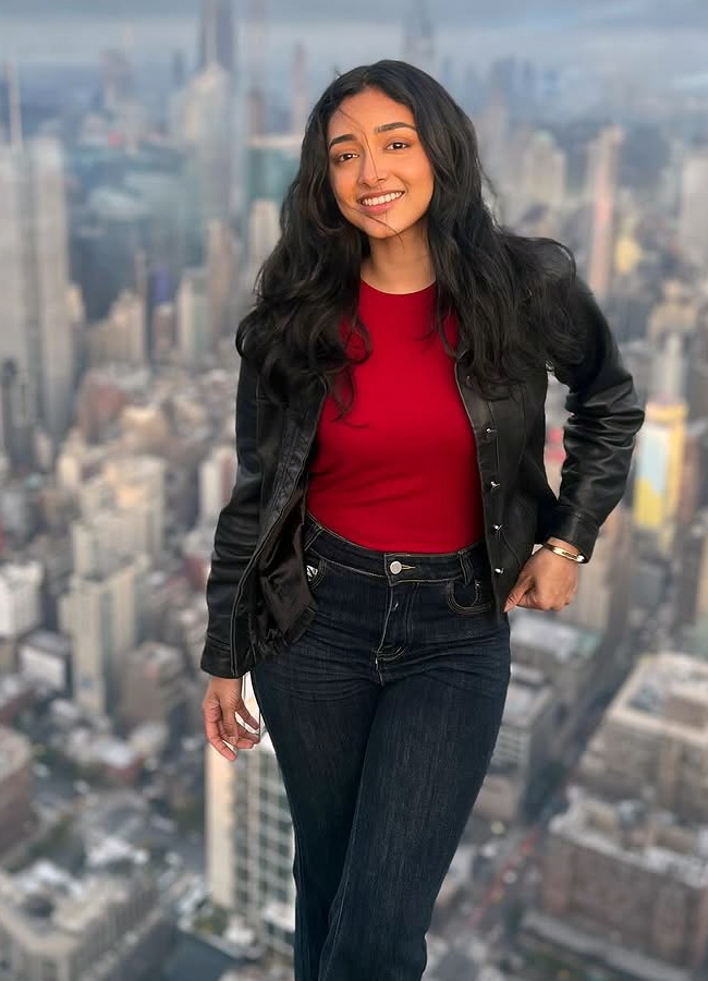 Kannappa heroine Preethi Mukundan in New York.. photos11