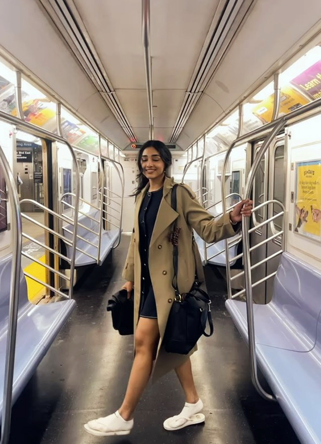 Kannappa heroine Preethi Mukundan in New York.. photos3