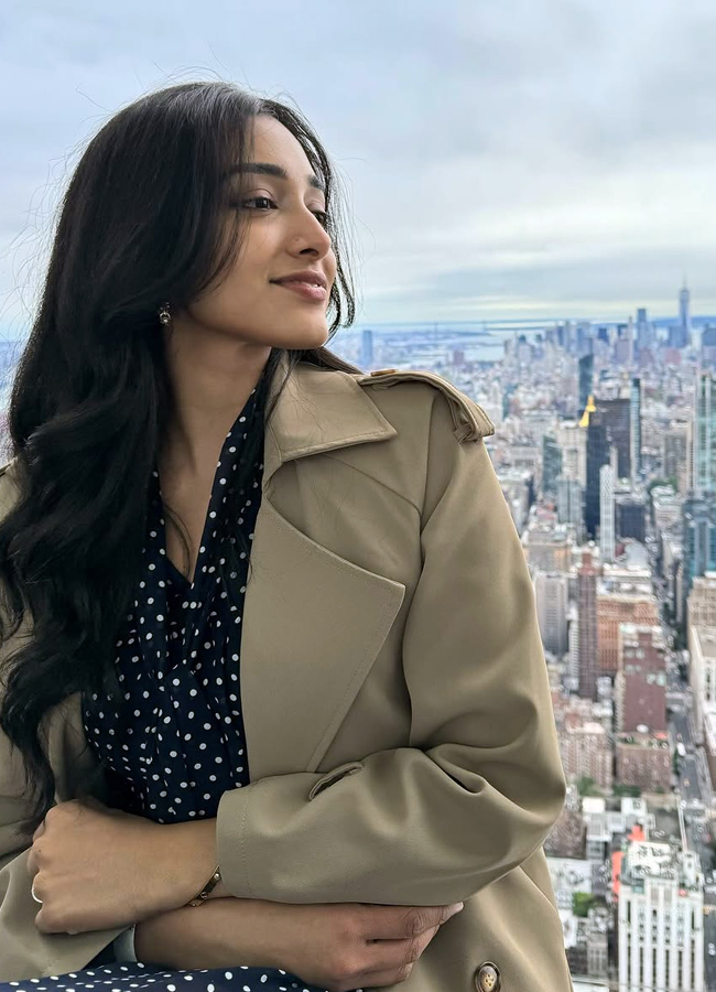 Kannappa heroine Preethi Mukundan in New York.. photos8