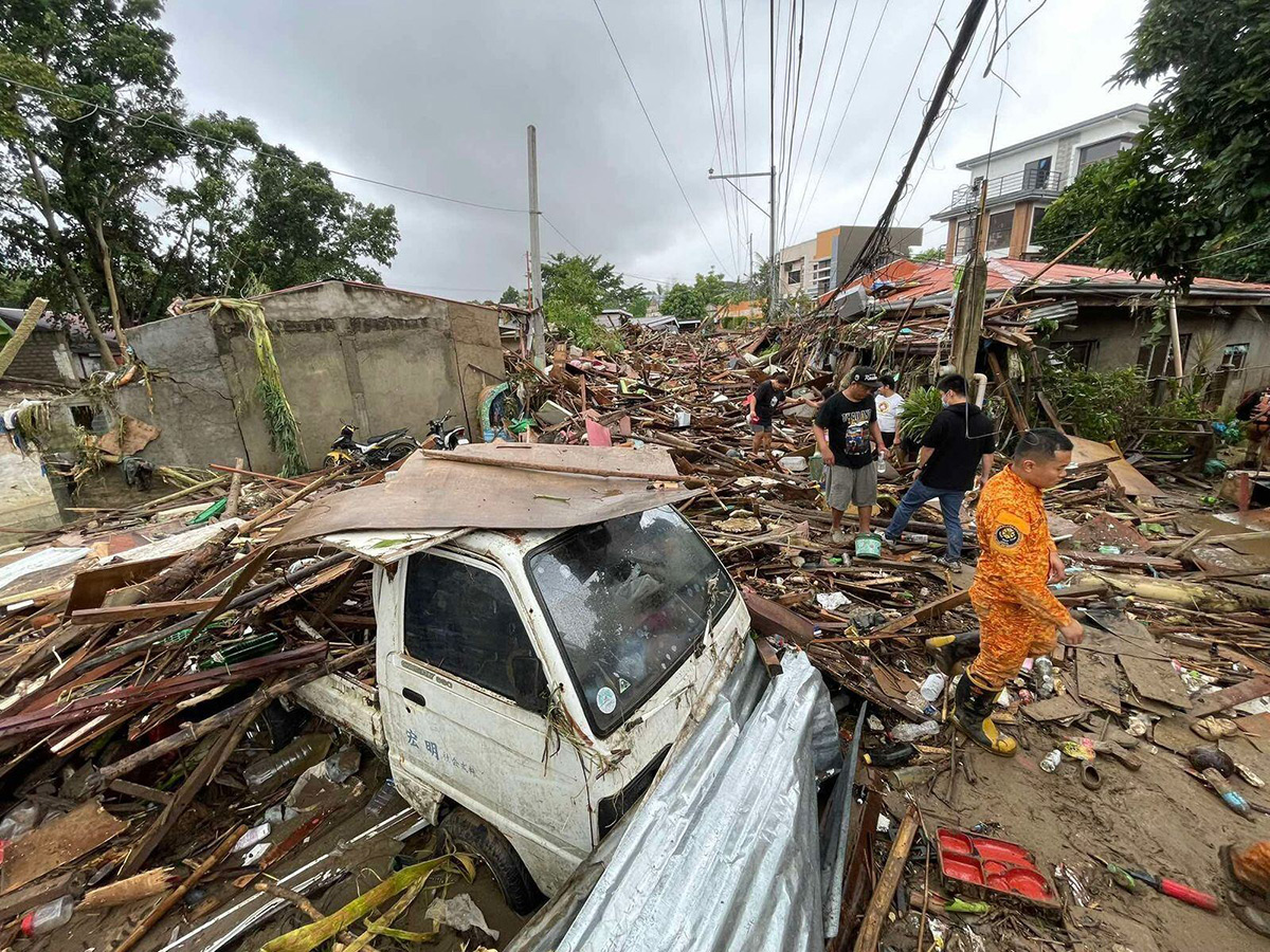 Typhoon Kalmaegi Affects Philippines Photos12