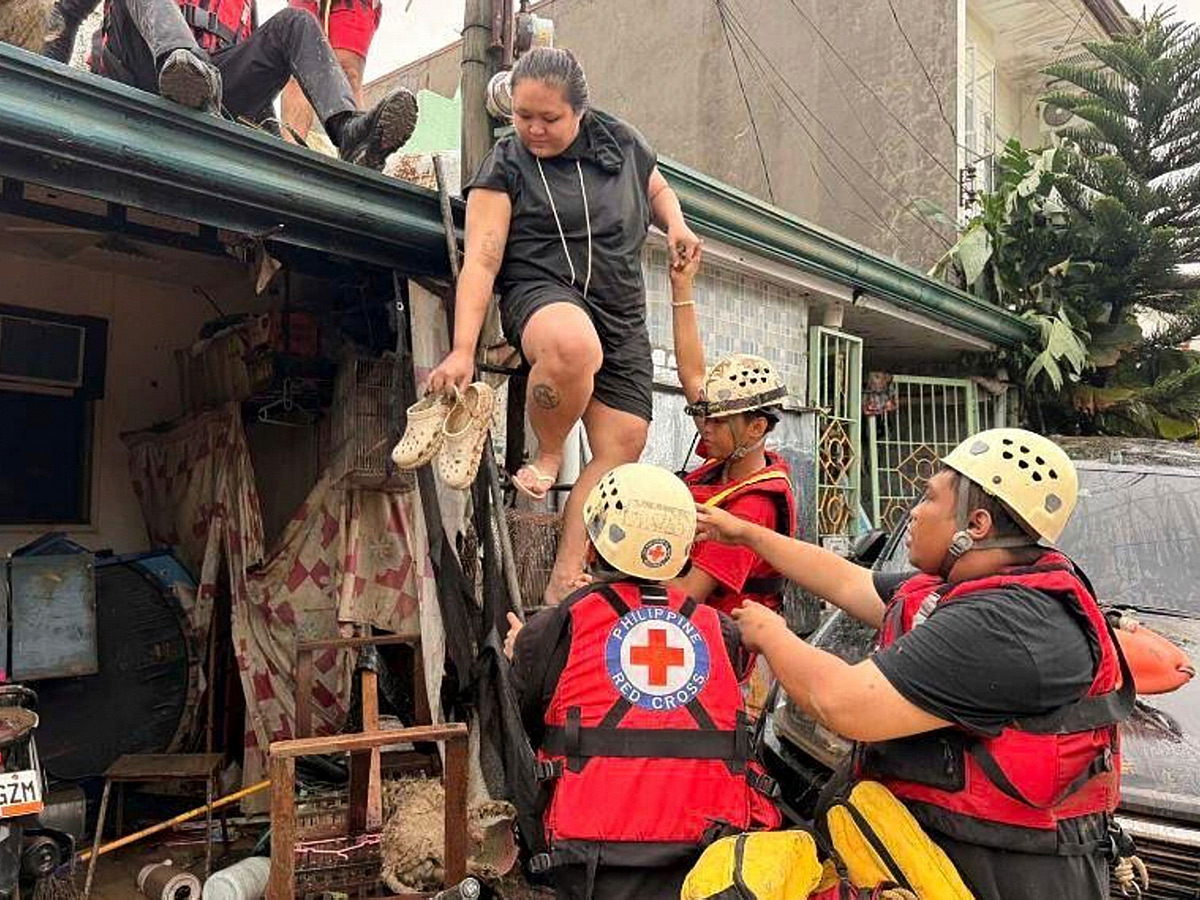 Typhoon Kalmaegi Affects Philippines Photos22