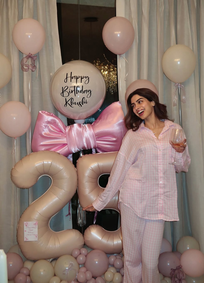 Bollywood beauty Khushi Kapoor birthday celebrations.. photos2