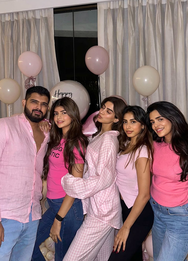 Bollywood beauty Khushi Kapoor birthday celebrations.. photos6