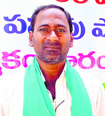 హార్వెస్టర్లు దిగబడుతున్నాయి 
1