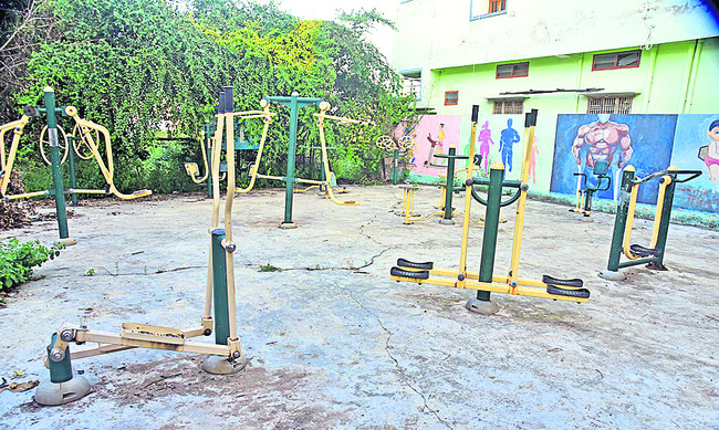 ఓపెన్‌ జిమ్స్‌పై నిర్లక్ష్యం1