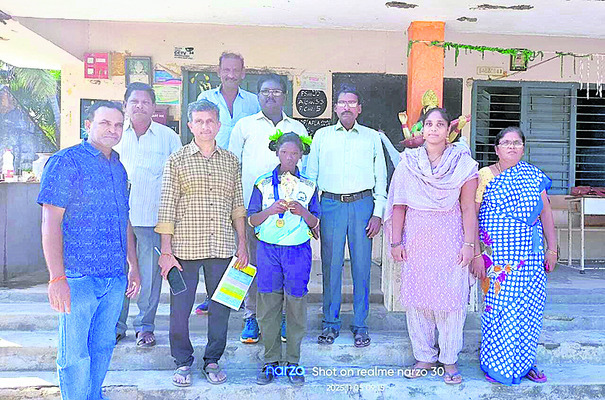 రాష్ట్ర స్థాయి వాలీబాల్‌ పోటీలకు గురుకుల విద్యార్థుల ఎం1