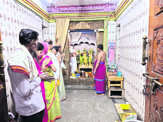 ఘనంగా సత్యనారాయణ స్వామి వ్రతం 
1