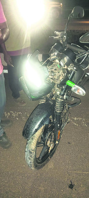 రోడ్డు ప్రమాదంలో యువకుడికి తీవ్ర గాయాలు 1