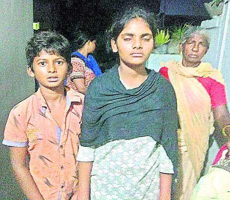 కన్నపేగులను కాపాడి తల్లి మృతి1