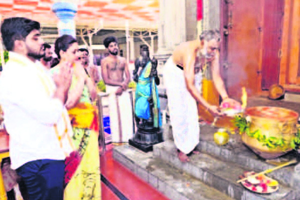 ఎమ్మెల్సీకి మంత్రి పదవి ఇవ్వండి4