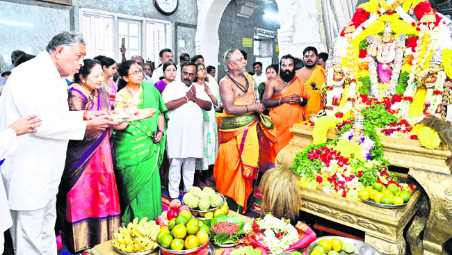 పులి, చిరుత, మొసలి..   ఆ గ్రామస్తులు హడల్‌   2