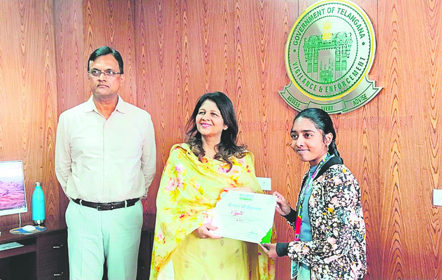 ‘ఆదర్శ’ంగా నిలిచిన విద్యార్థినులు 1