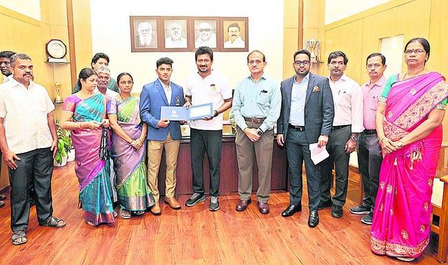 క్రీడాకారులకు ప్రోత్సాహం1