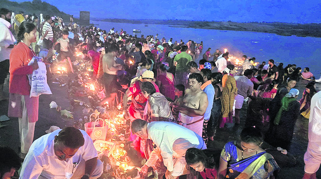 వైభవంగా కార్తీక పౌర్ణమి వేడుకలు 1