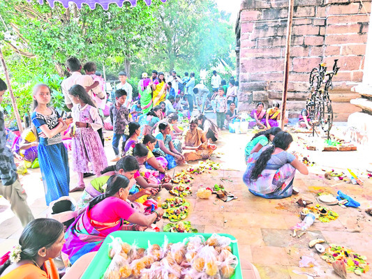  ఉప్పొంగిన భక్తి పారవశ్యం 1