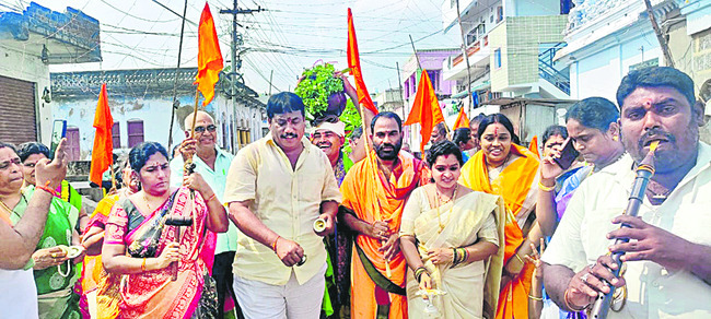 పాండురంగడి దర్శనానికి పోటెత్తిన భక్తులు 1