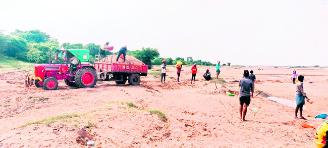 ఇద్దరు పంచాయతీ కార్యదర్శుల సస్పెన్షన్‌  1