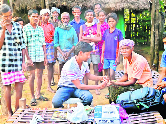 గుట్టలెక్కి వైద్యసేవలు1