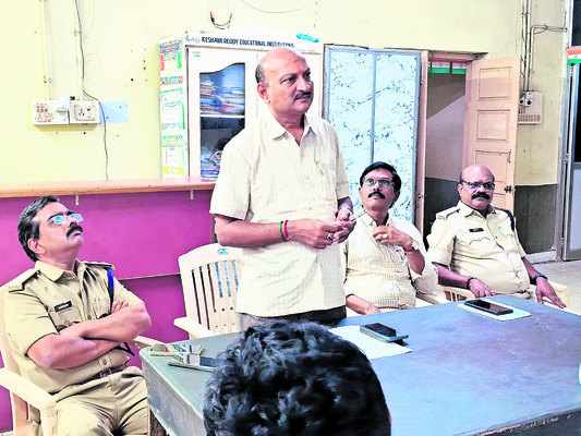 నంద్యాల సబ్‌ రిజిస్ట్రార్‌ కార్యాలయం వెలవెల 1