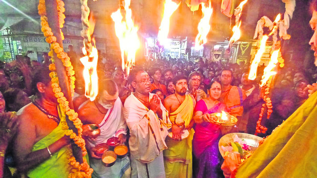 సందడిగా కార్తీక పౌర్ణమి వేడుకలు 2