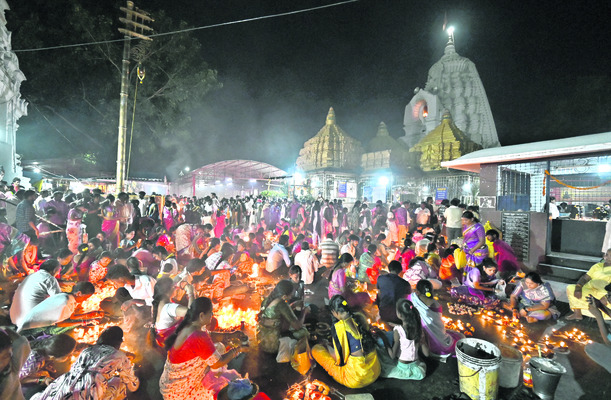 సందడిగా కార్తీక పౌర్ణమి వేడుకలు 3