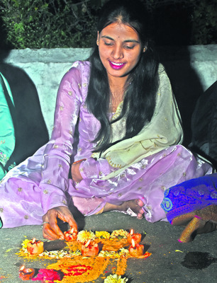 సందడిగా కార్తీక పౌర్ణమి వేడుకలు 7