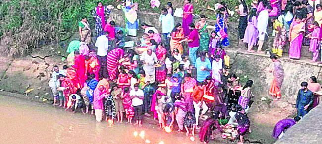 ఘనంగా బొయితొ బొంధొనొ పూజలు3