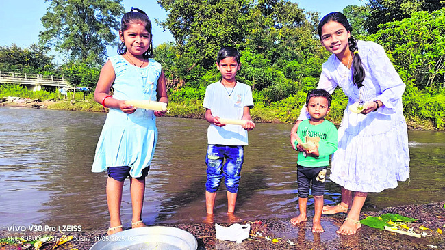 ఘనంగా బొయితొ బొంధొనొ పూజలు10