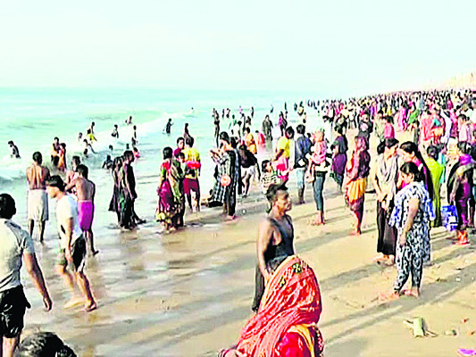 ఘనంగా బొయితొ బొంధొనొ పూజలు1