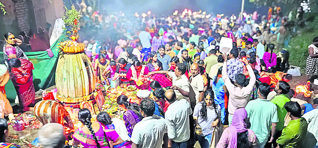 ఘనంగా బొయితొ బొంధొనొ పూజలు8