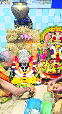 ఘనంగా బొయితొ బొంధొనొ పూజలు7