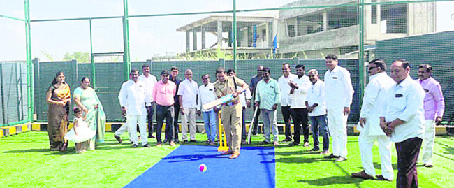 బాక్స్‌ క్రికెట్‌ సెంటర్‌ ప్రారంభం1